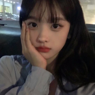 2025最新的真人女生微信头像图片