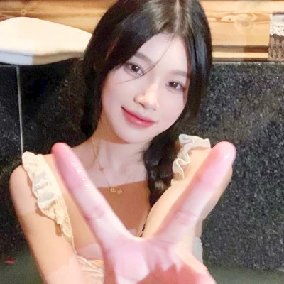 气质高雅的高清少女头像