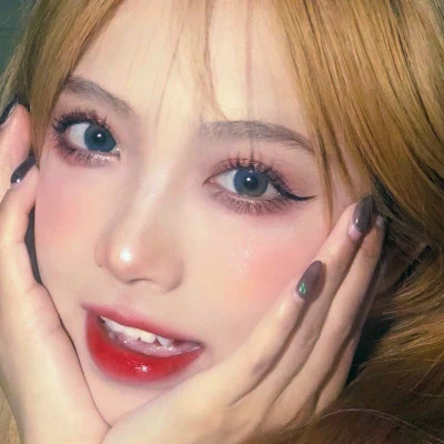 与众不同的真人女生头像