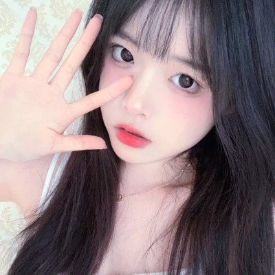 与众不同的真人女生头像