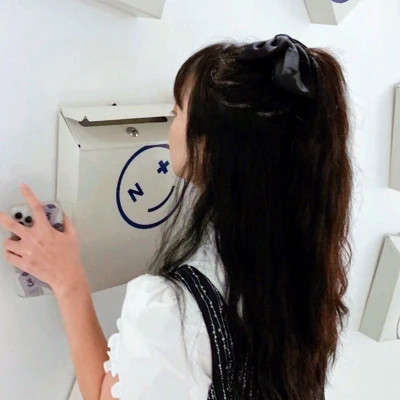 与众不同的真人女生头像