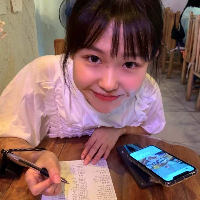 与众不同的真人女生头像
