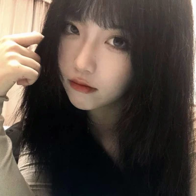 与众不同的真人女生头像