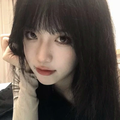 与众不同的真人女生头像