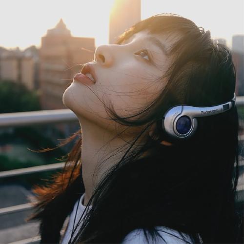 2025最新最流行的真人女生头像