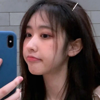 气质独特的漂亮女生头像