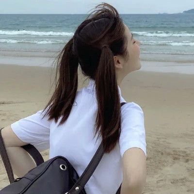 气质独特的漂亮女生头像