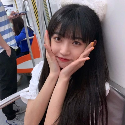 气质独特的漂亮女生头像