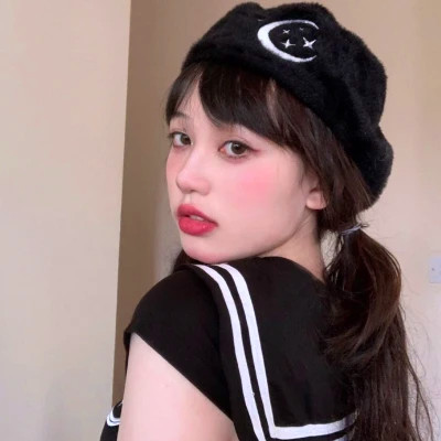 气质独特的漂亮女生头像