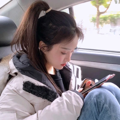 气质独特的漂亮女生头像
