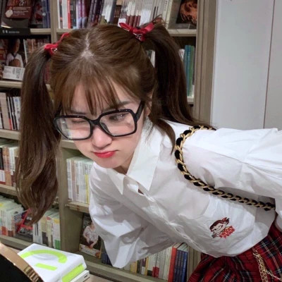 气质独特的漂亮女生头像