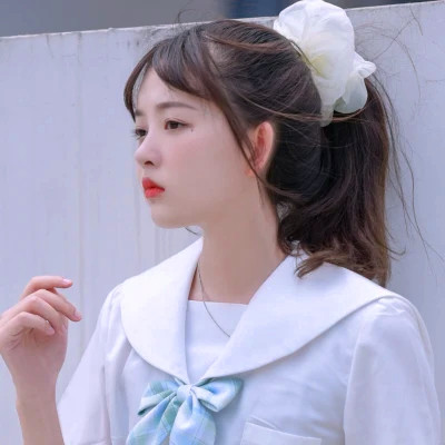 气质独特的漂亮女生头像