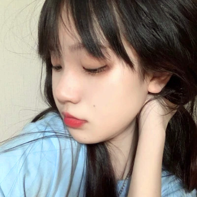 气质独特的漂亮女生头像