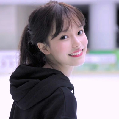 2025最新潮的青春女生头像