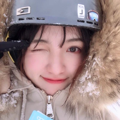 2025最新潮的青春女生头像