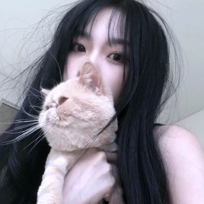 2025最新潮的青春女生头像