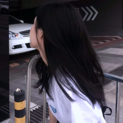 2025最新潮的青春女生头像