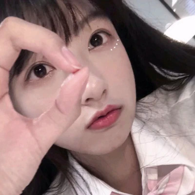 漂亮到爆的高清少女头像