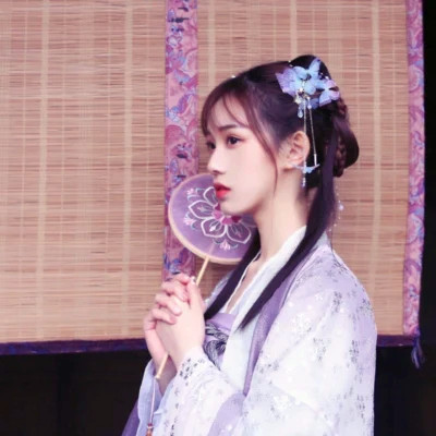 特别普通的头像女