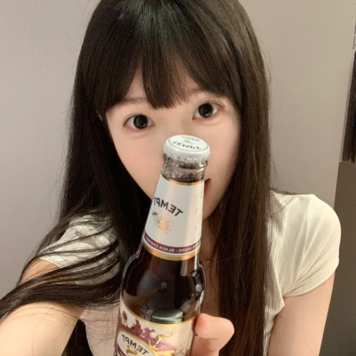 2025年新款独特而时尚女孩头像图片