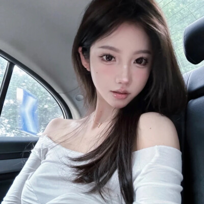 2025年新款独特而时尚女孩头像图片
