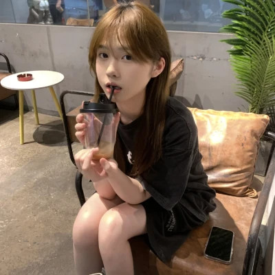 2025年颜值在线的女孩头像图片