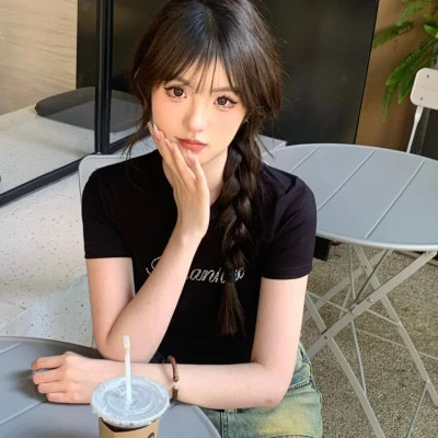 2025年颜值在线的女孩头像图片