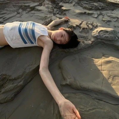 2025年个性十足女孩头像图片