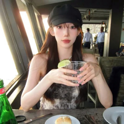 2025年个性与时尚兼备女生头像