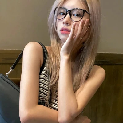 最新2025年女生头像推荐