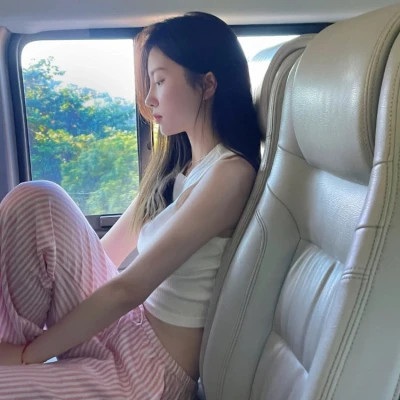 2025年很受欢迎的女生头像