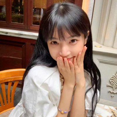 身边最新的2025年女生头像