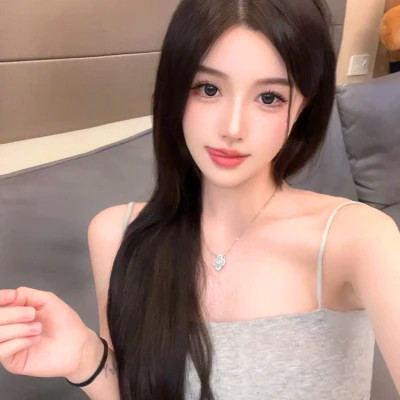 身边最新的2025年女生头像