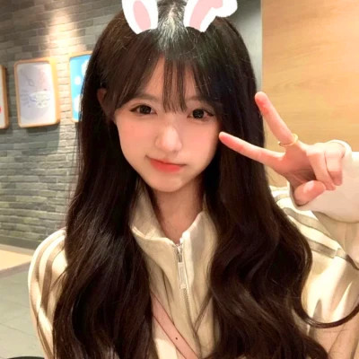 身边最新的2025年女生头像