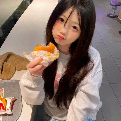 身边最新的2025年女生头像