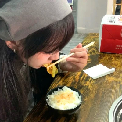 2025年最热女生头像推荐