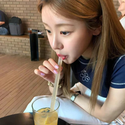 2025年最精美的女生头像
