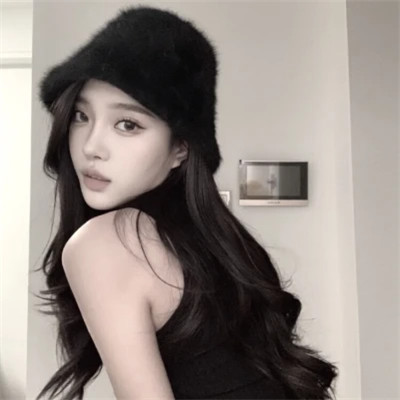 潮流感十足的2025年女生头像