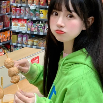 潮流感十足的2025年女生头像