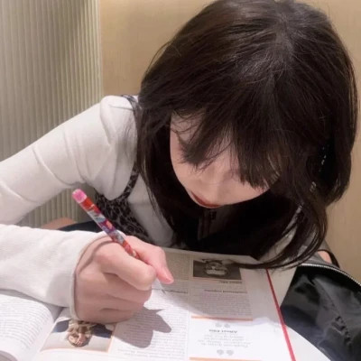 潮流感十足的2025年女生头像