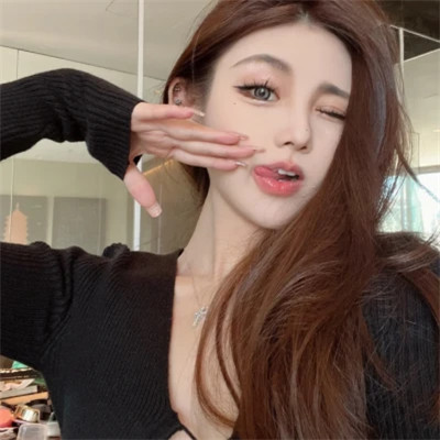 潮流感十足的2025年女生头像