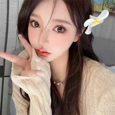 潮流感十足的2025年女生头像