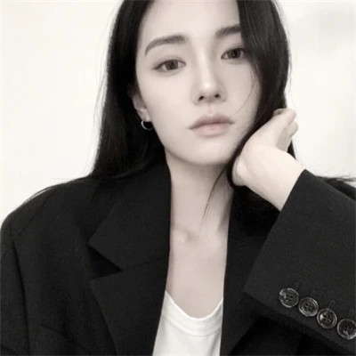 潮流感十足的2025年女生头像