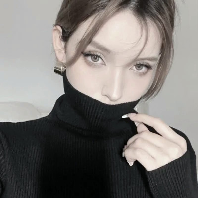 2025年简约好看的女生头像图片