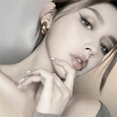 2025年简约好看的女生头像图片