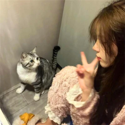 2025年简约好看的女生头像图片