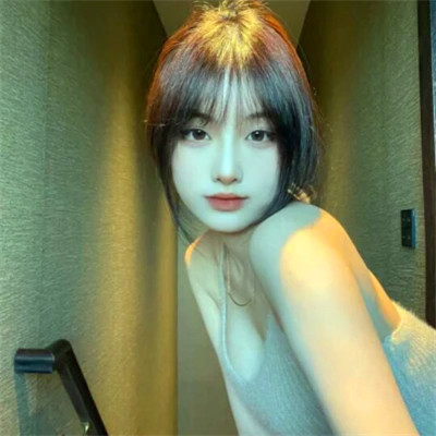 2025年简约好看的女生头像图片