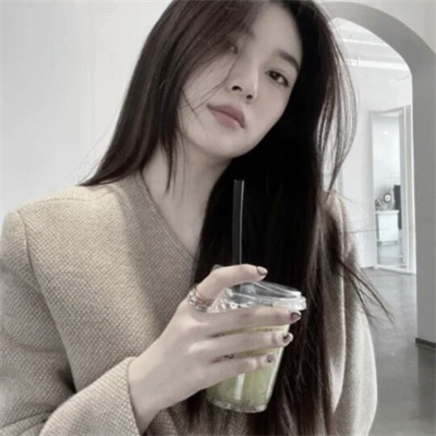 2025年简约好看的女生头像图片