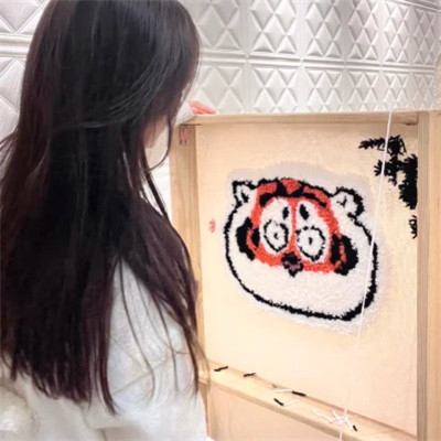 2025年简约好看的女生头像图片