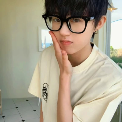 2025最具人气的男生头像